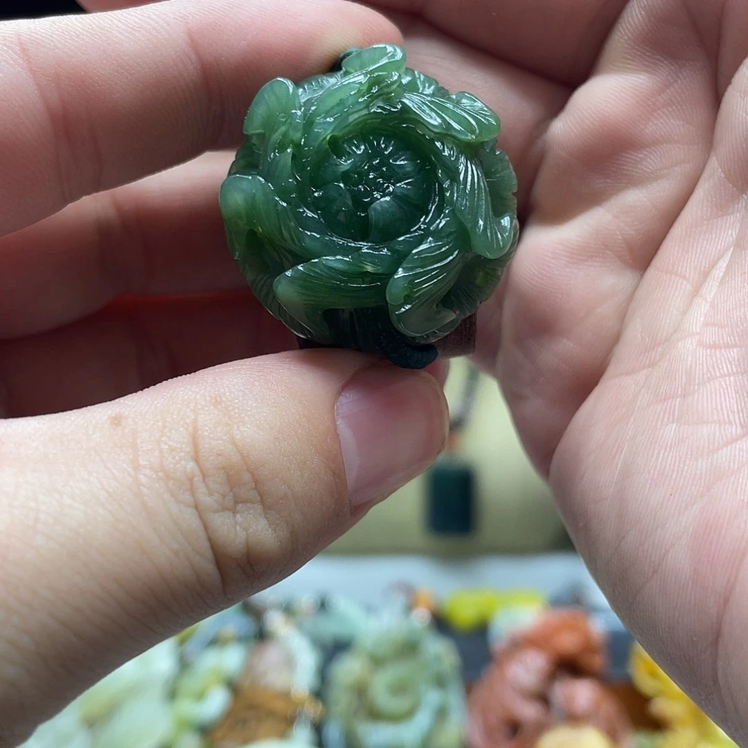 未镶嵌戒指和田玉戒指