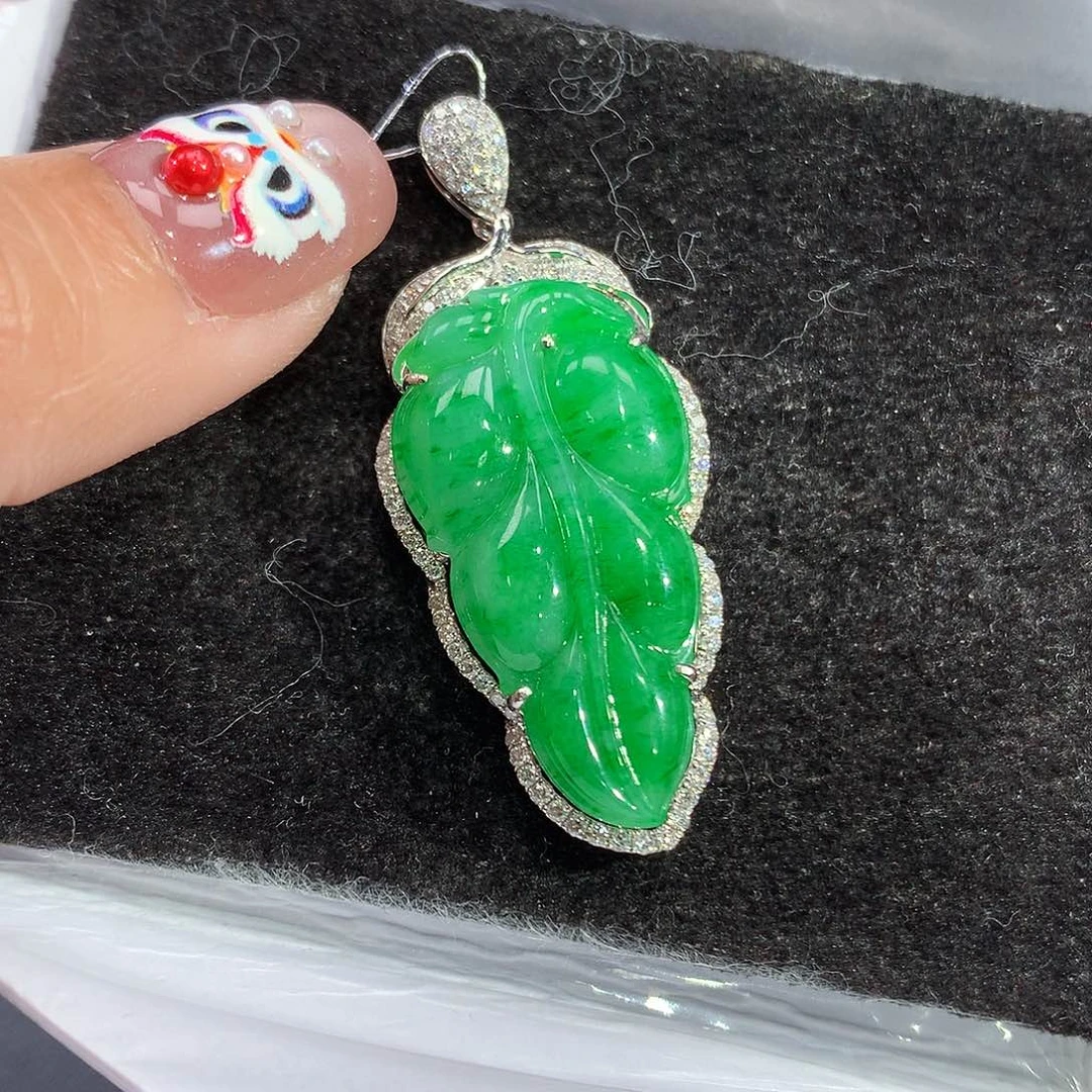 翡翠吊坠(赠链)18K金镶嵌