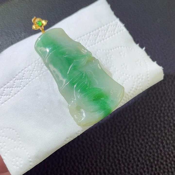 翡翠颈饰18K金镶嵌翡翠