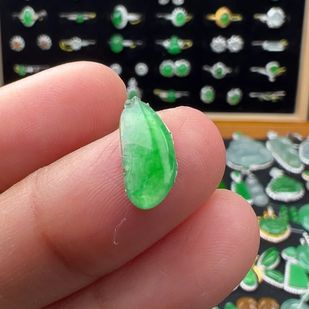 翡翠未镶嵌颈饰瓜13