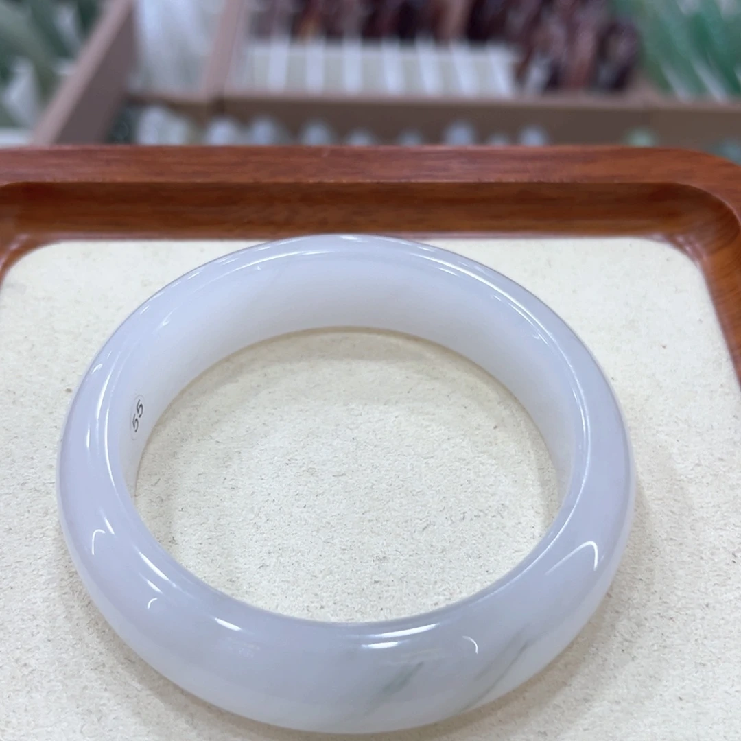 未镶嵌手镯石英质玉