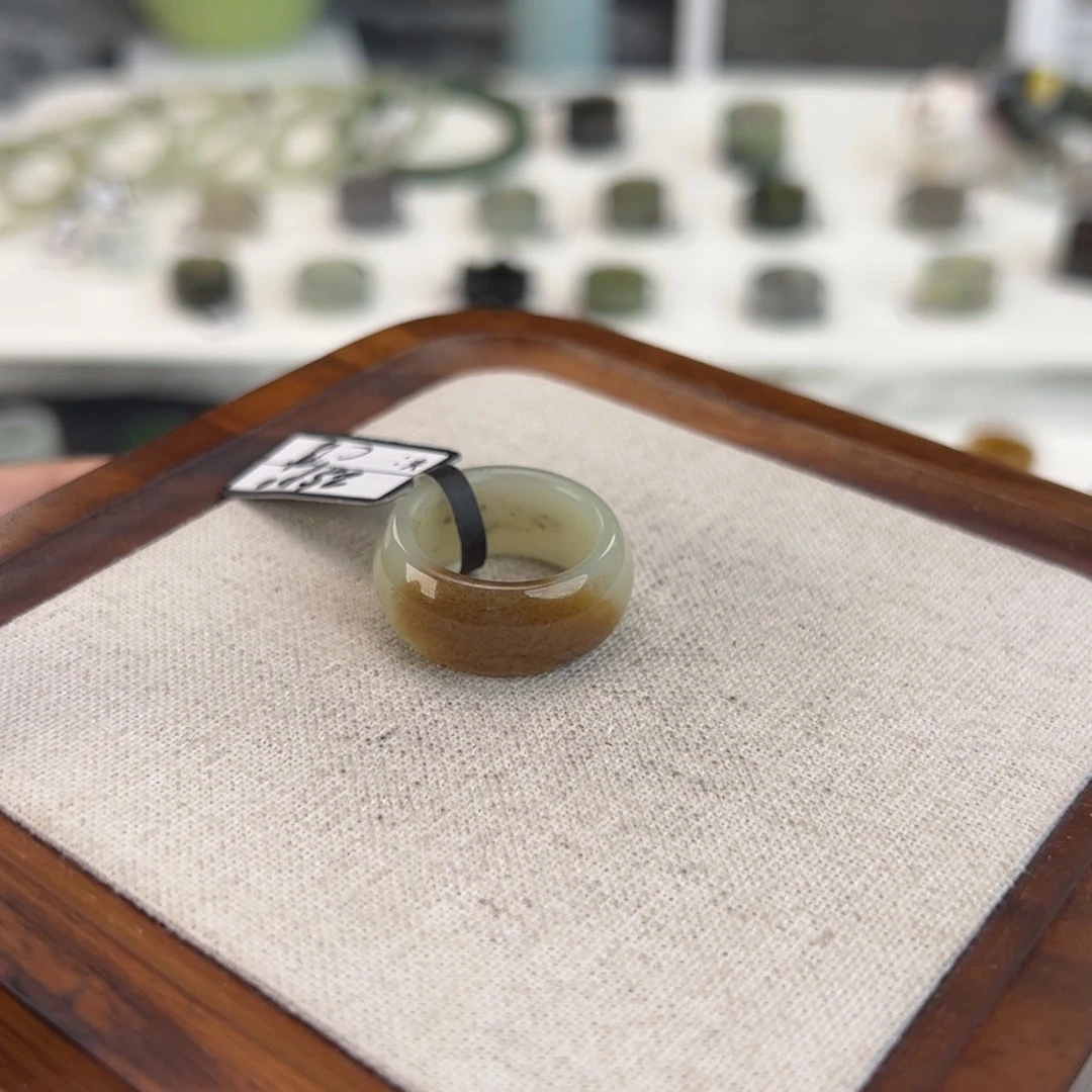 和田玉（糖玉）未镶嵌戒指N8一口糖轮胎直径16.4不退换