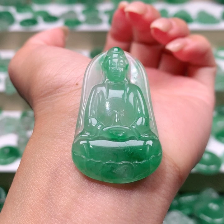 颈饰未镶嵌石英质玉