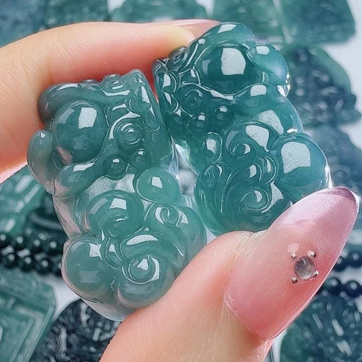 翡翠未镶嵌颈饰天然的A货翡翠多样性发其一对