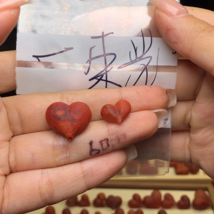 南红玛瑙未镶嵌颈饰一**?