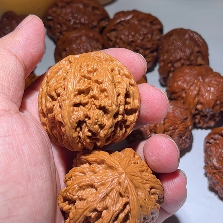 Z***c桃核把件狮子头核桃