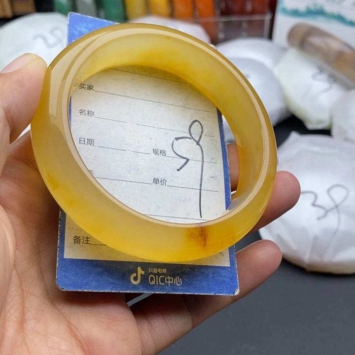 未镶嵌手镯石英质玉