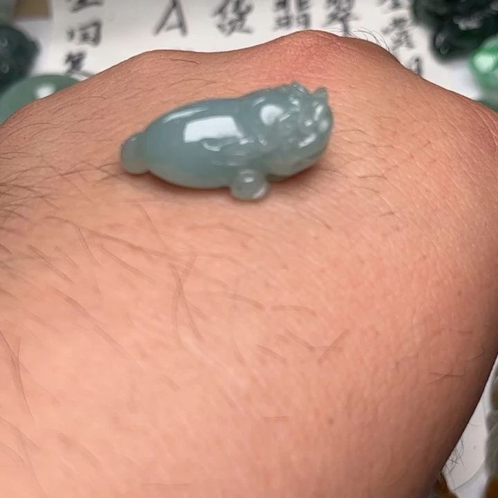 翡翠未镶嵌颈饰金蟾