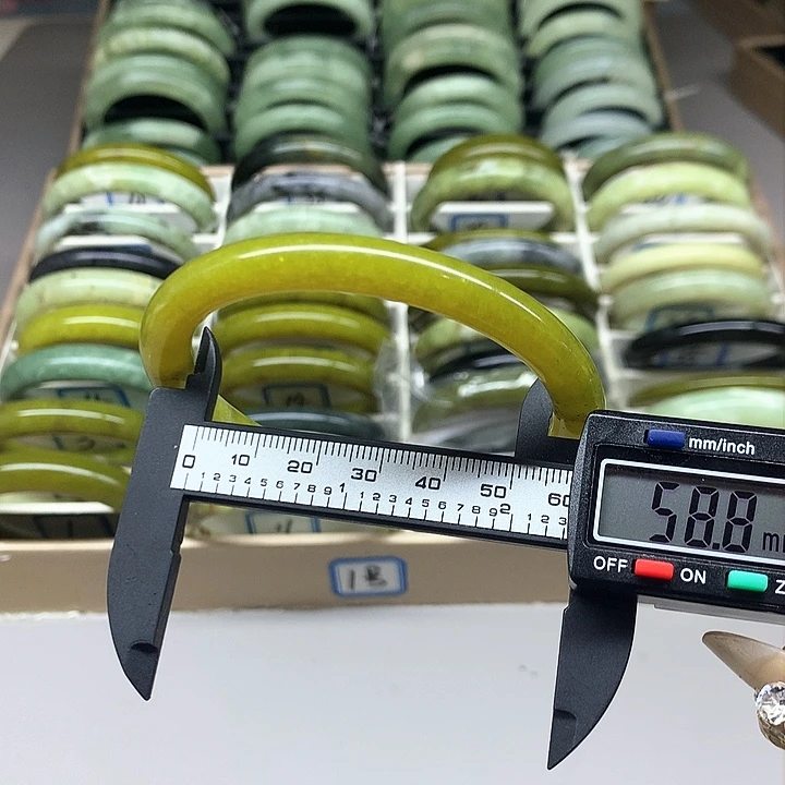 未镶嵌蛇纹石玉手镯32
