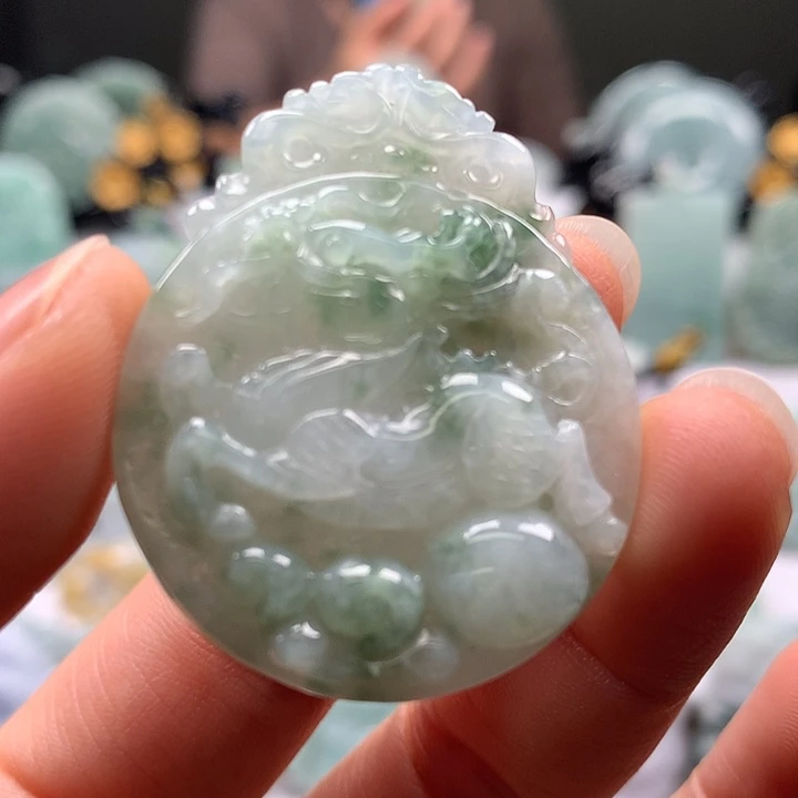 翡翠未镶嵌颈饰麒麟福利