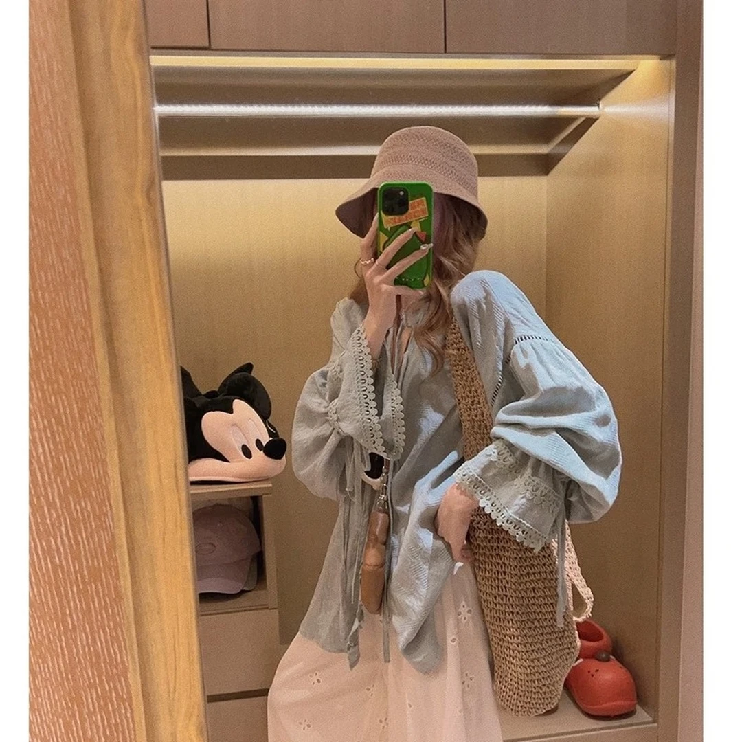 度假风 设计感蕾丝边衬衫女夏韩系小众宽松显瘦休闲透气V领上衣