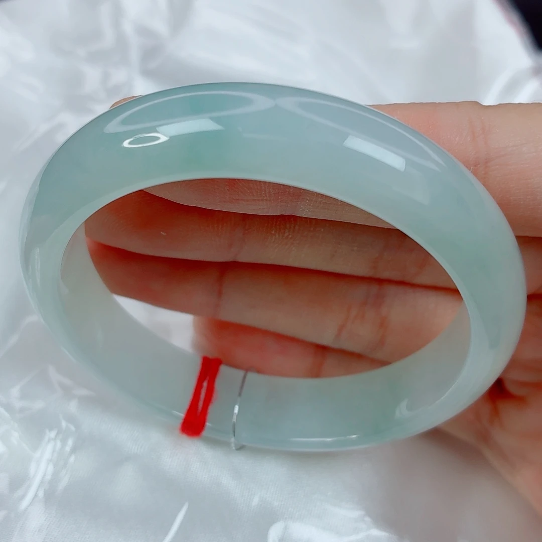 翡翠未镶嵌手镯53.3正圈，冰润淡色，细纹