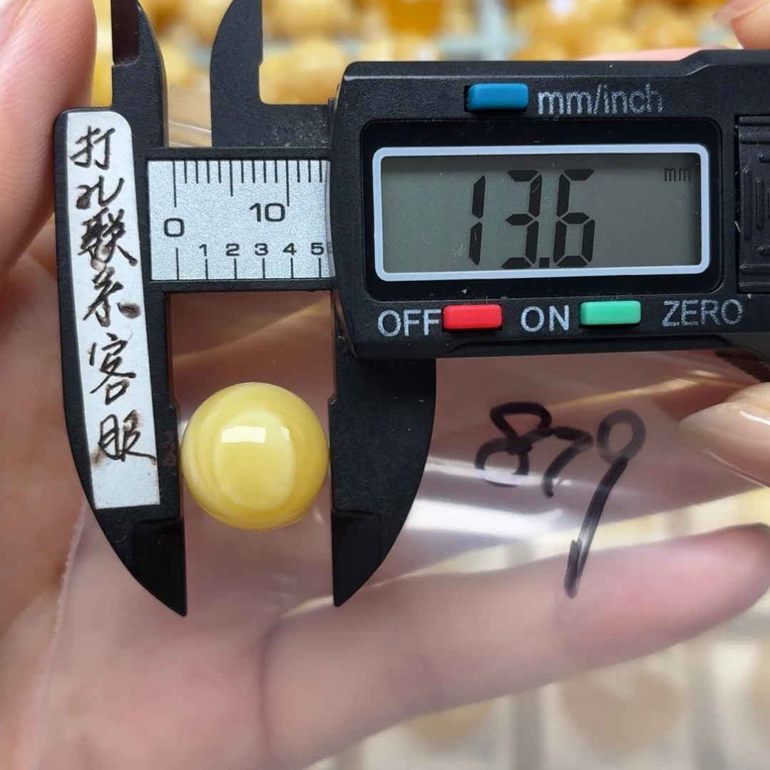 圆***亮蜜蜡未镶嵌裸石微瑕