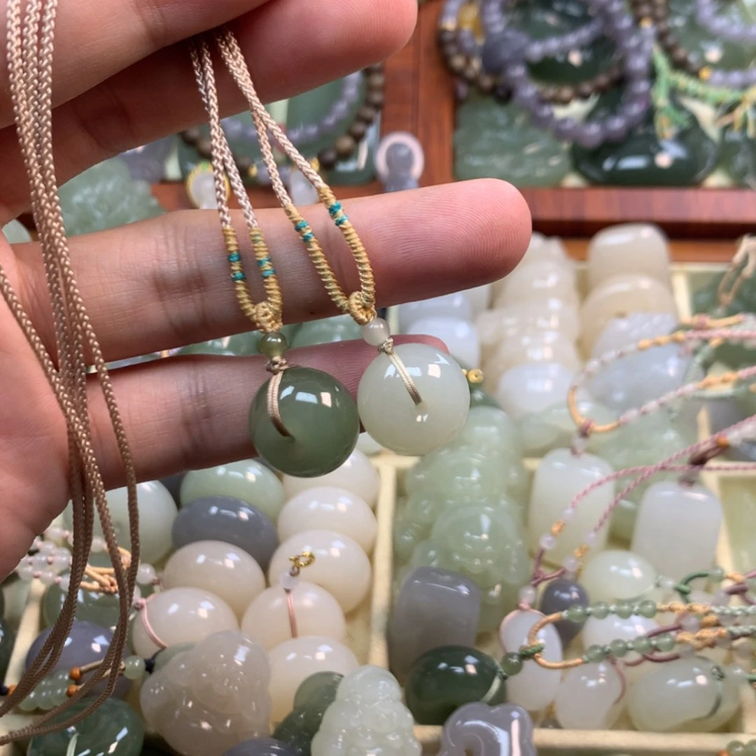 【闪购商品】颈饰未镶嵌和田玉