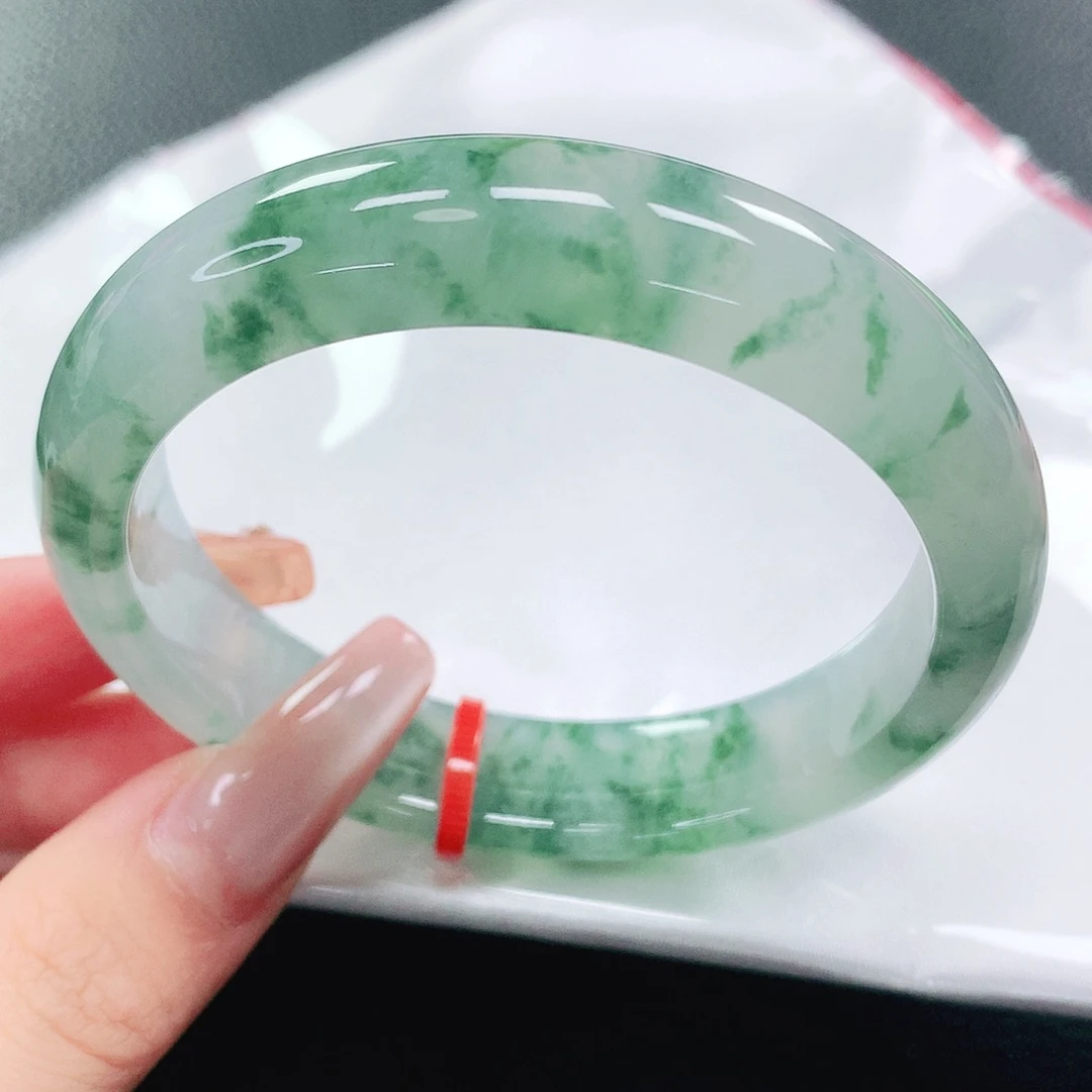 翡翠手镯未镶嵌57圈