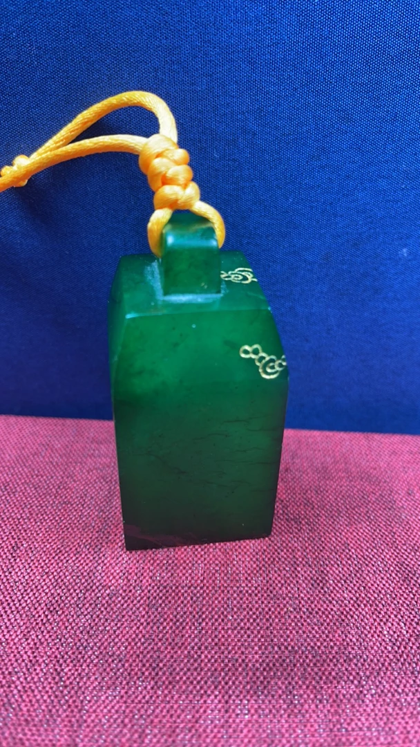 寿山石老绿田秤砣纽印章