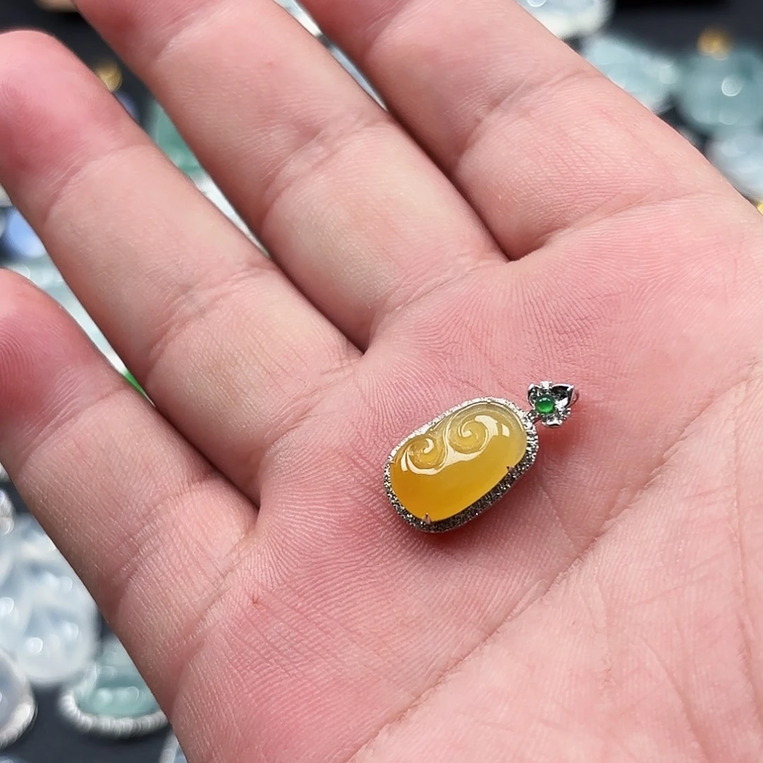 颈饰18K金镶嵌翡翠天然缅甸A货翡翠