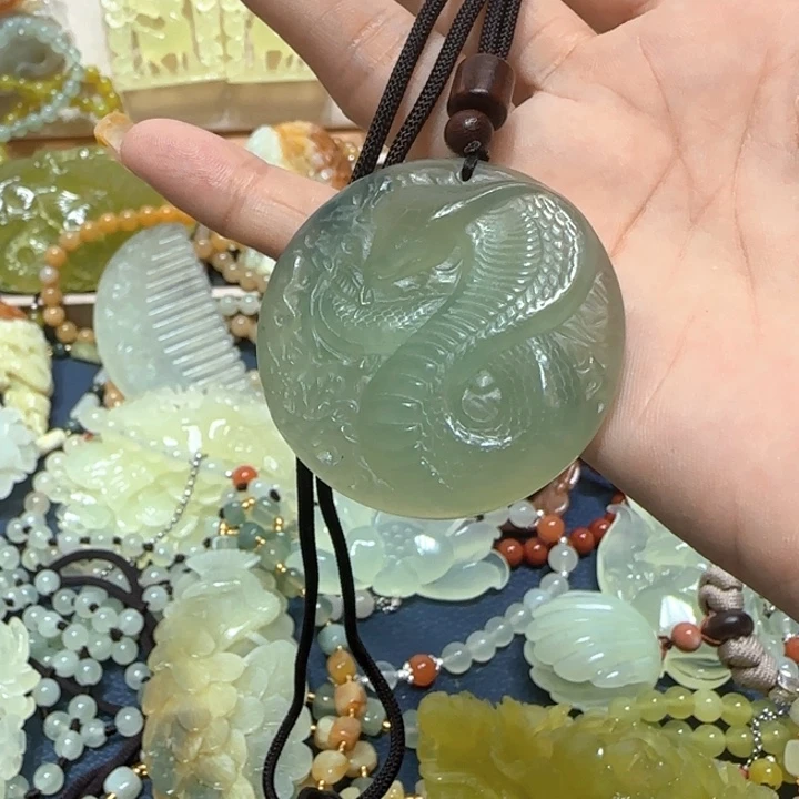 合金蛇纹石玉吊坠