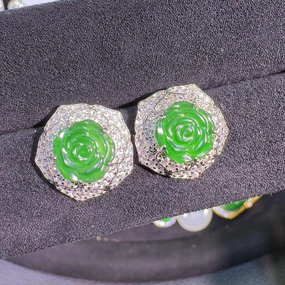 翡翠未镶嵌耳饰玫瑰