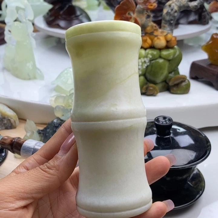 岫玉未镶嵌四大名玉笔筒
