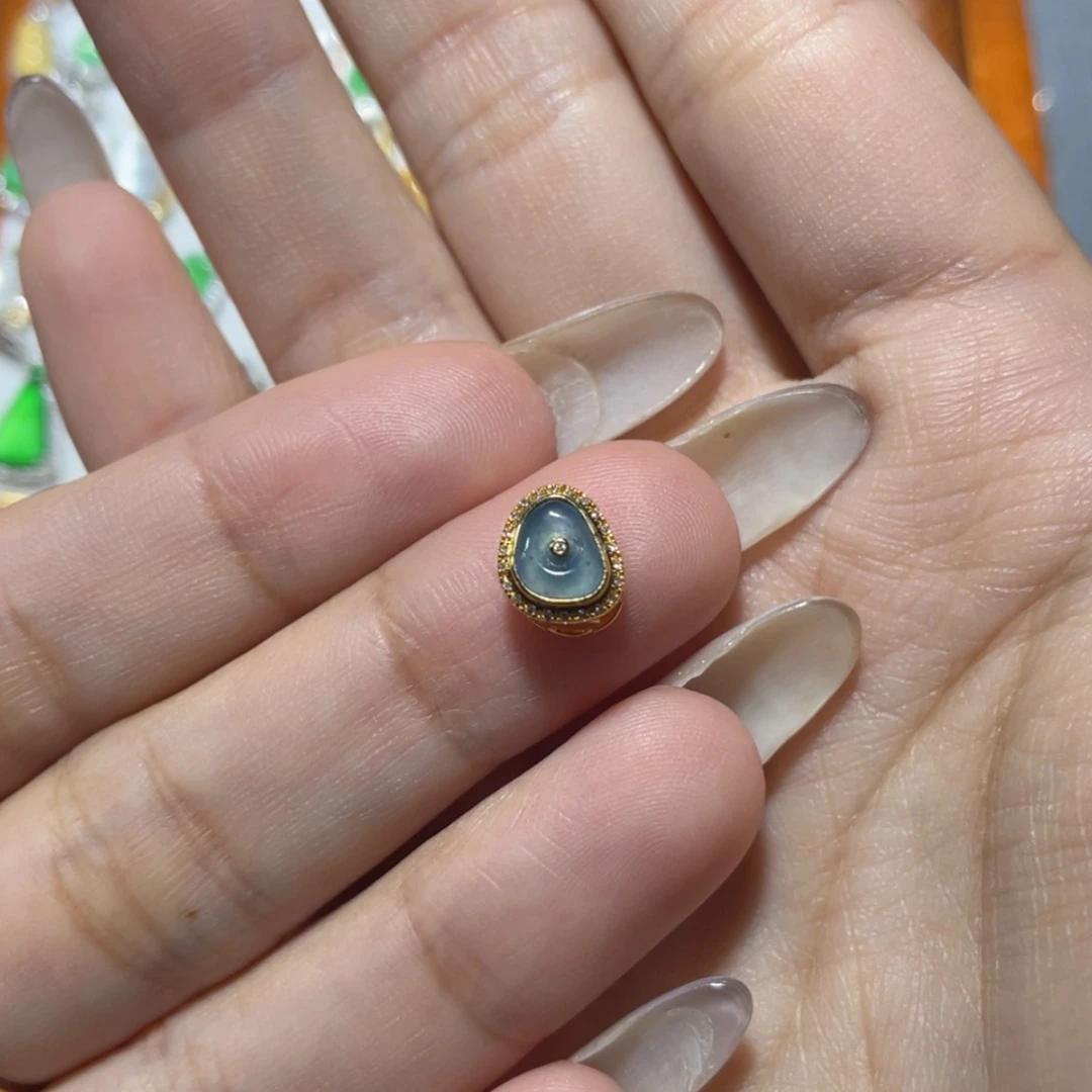 【闪购商品】颈饰18K金镶嵌翡翠