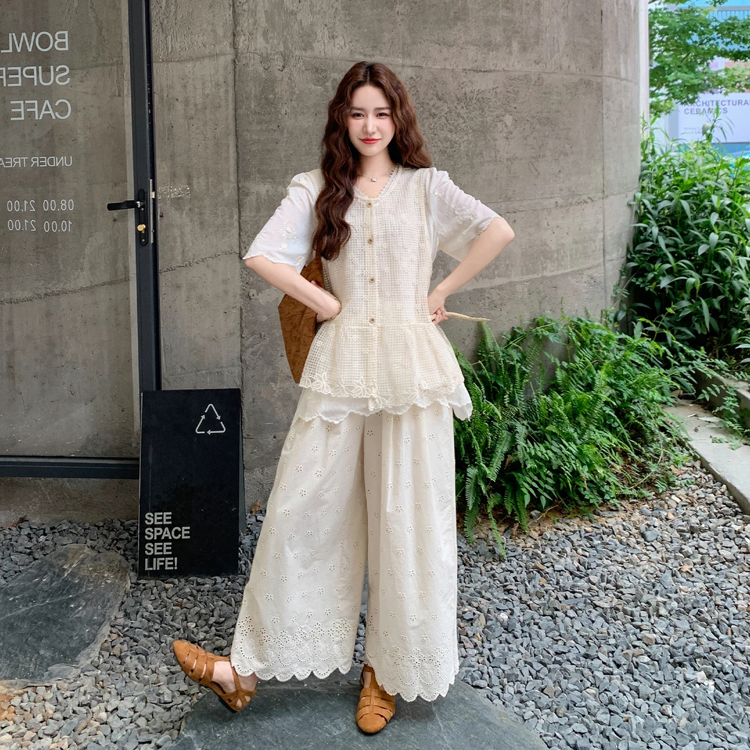 巨好看的夏装套装女2025新款设计感绣花马甲T恤休闲阔腿裤三件套