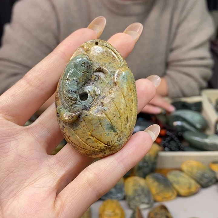 岫岩河磨玉（透闪石质玉）颈饰未镶嵌