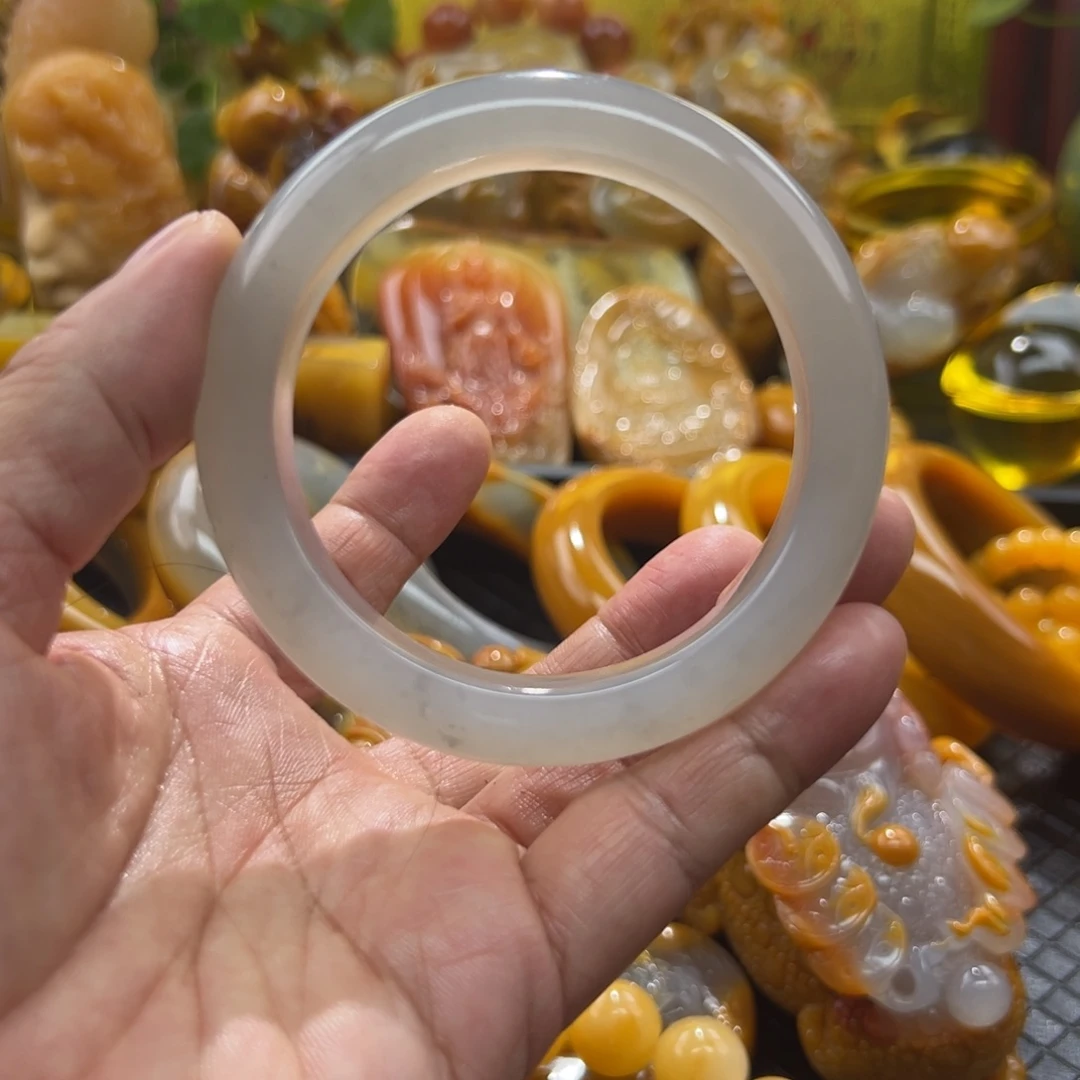 石英质玉未镶嵌颈饰