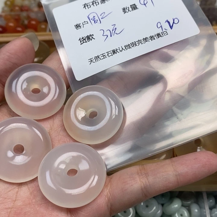 周***姐未镶嵌颈饰玛瑙/玉髓