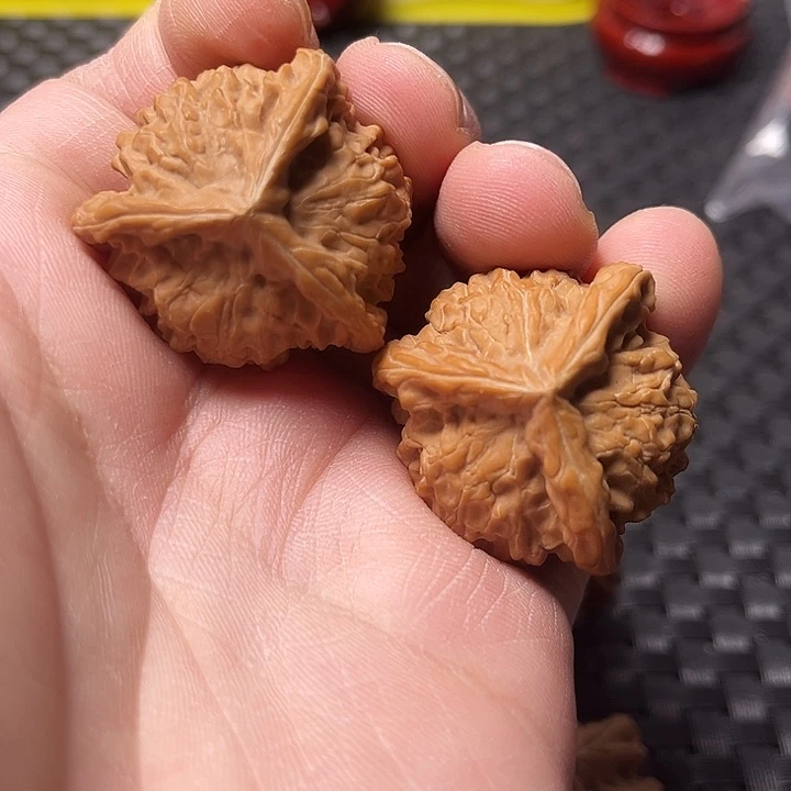 把件文玩核桃盘山三棱文玩核桃