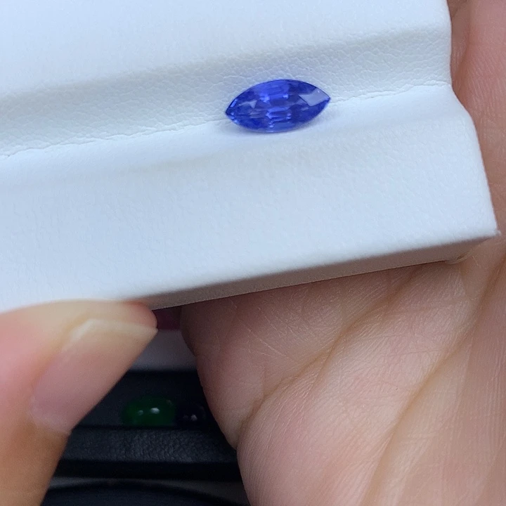 蓝宝石裸石1.58ct矢车菊蓝宝石