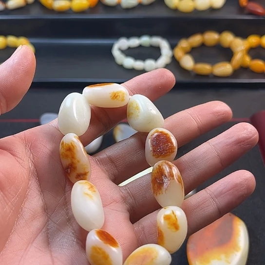 醉***河和田玉未镶嵌颈饰