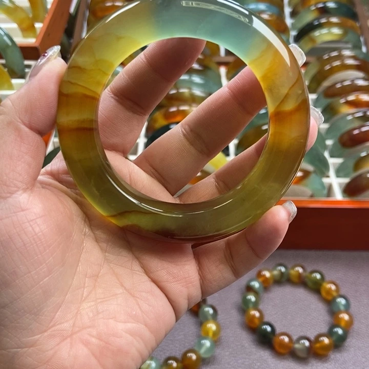 一***落蛇纹石玉未镶嵌手镯