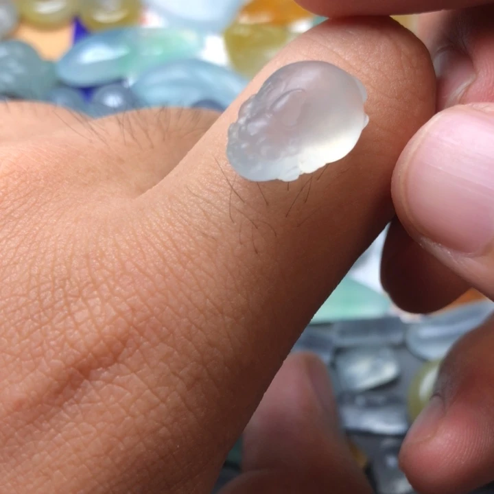 定制翡翠未镶嵌挂件