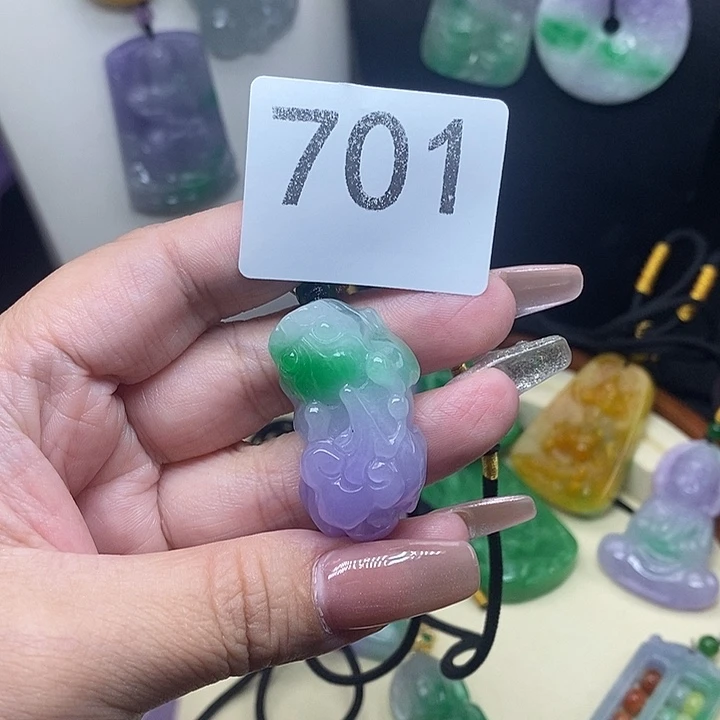 翡翠未镶嵌吊坠(赠链)