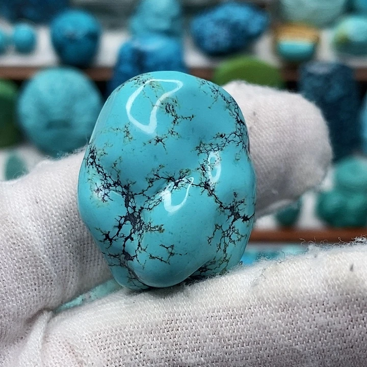 爱****绿松石未镶嵌珠宝奇石