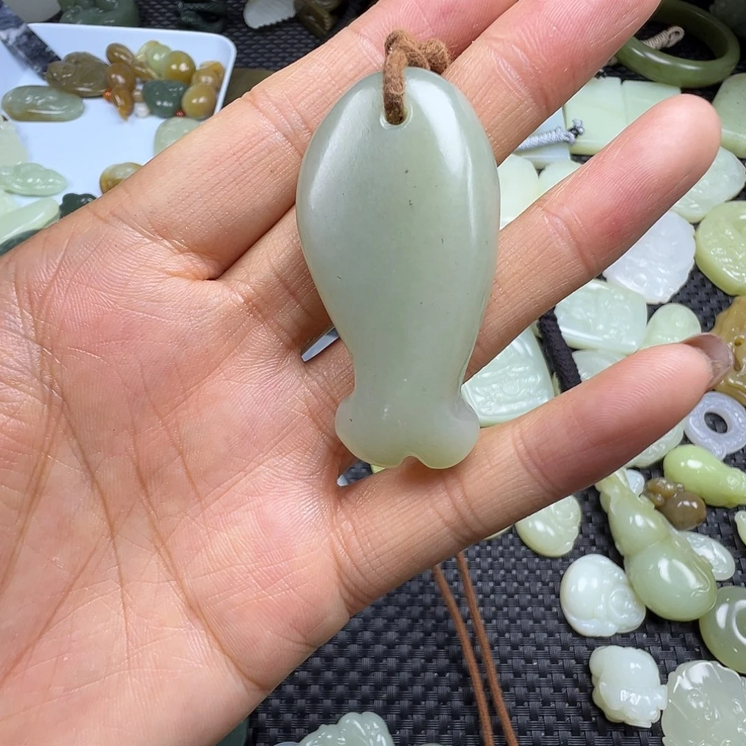 和田玉未镶嵌颈饰卡51