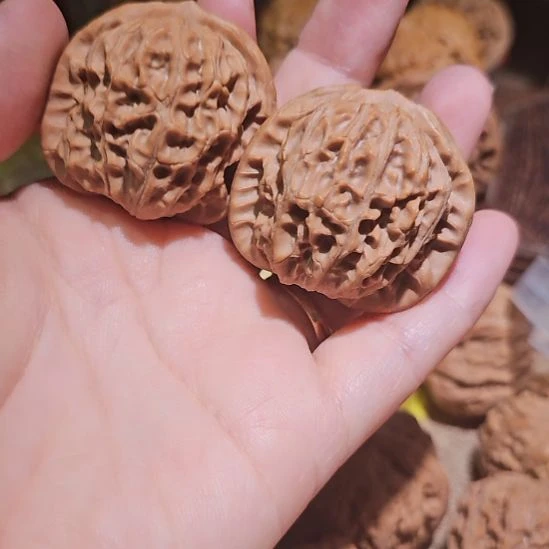 F***.文玩核桃吊坠40血麒麟