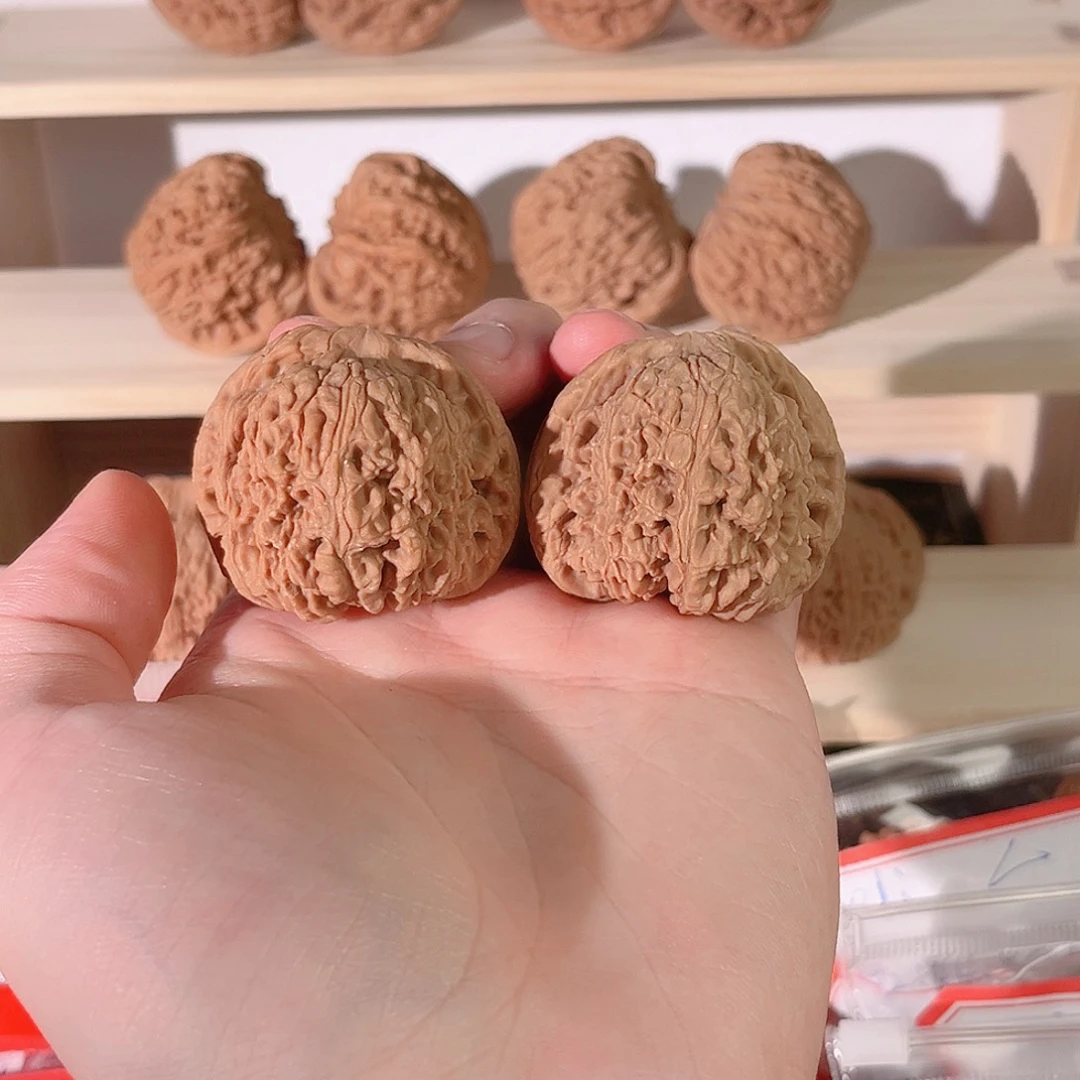 文玩核桃吊坠43球疆南疆石练手对不退不换有一只有点虚尖