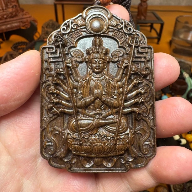 沉香木5/7千手观音（鼠）-绳子款越南沉香木双面精工雕刻挂件