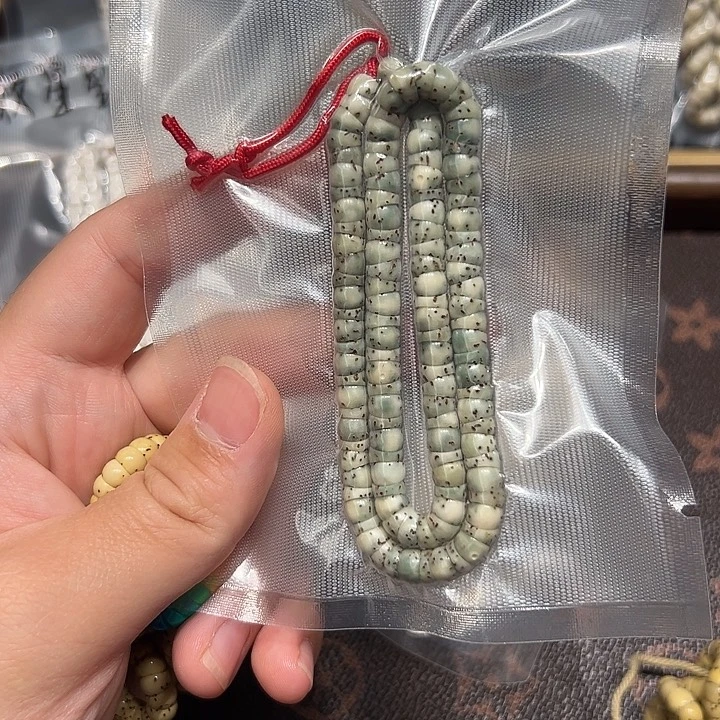 朗***喔星月菩提吊坠石玉料大肠