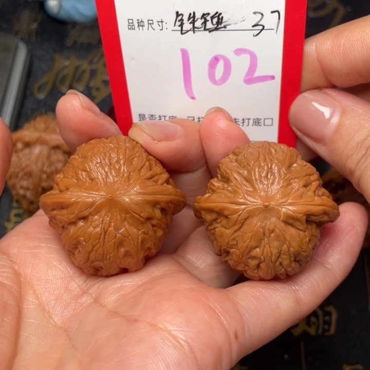 吊坠桃核文玩了吗