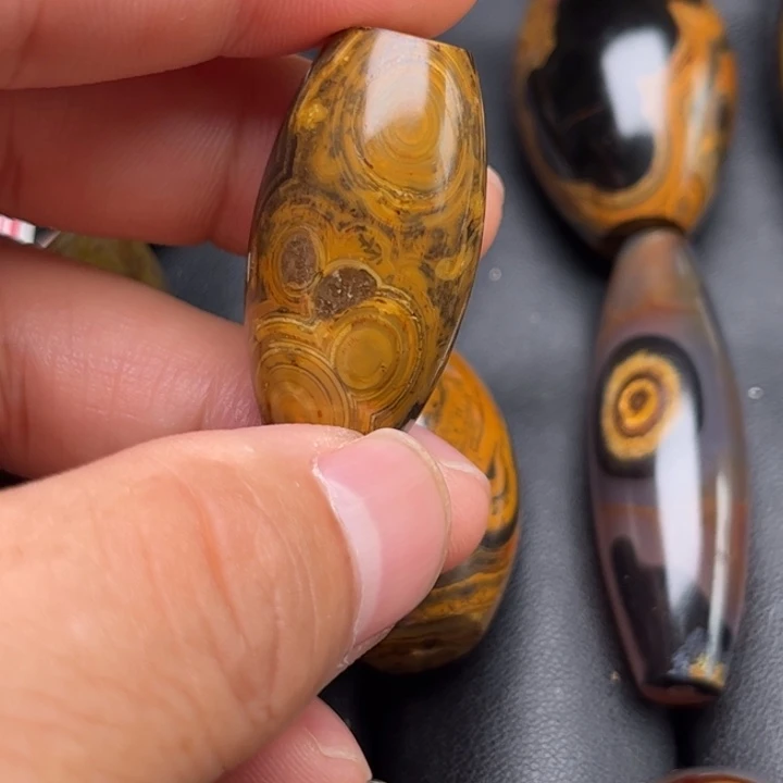 祥***吕石英岩玉未镶嵌颈饰