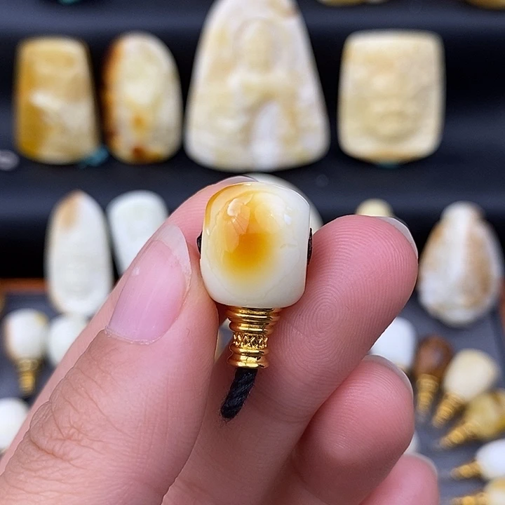 用***8琥珀未镶嵌裸石12三通c322