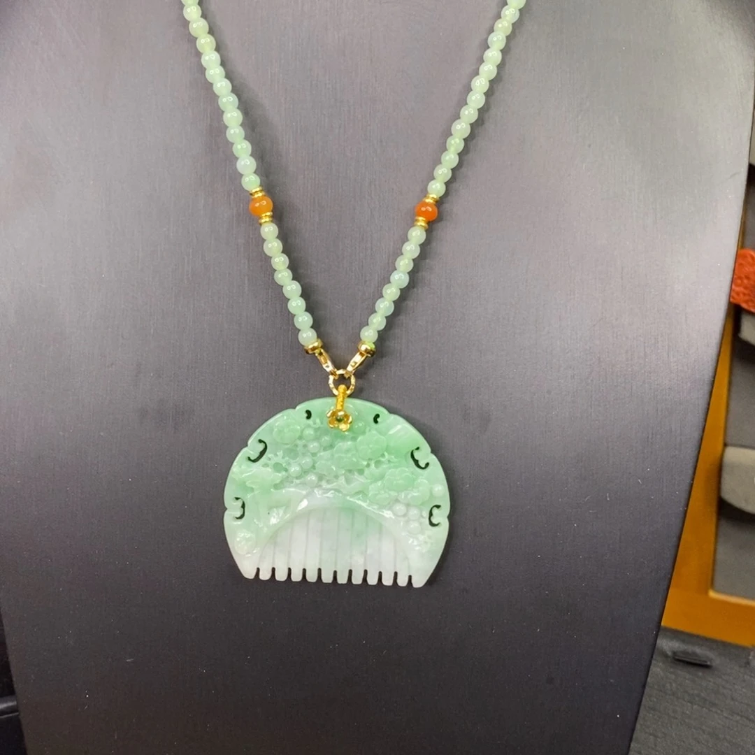 颈饰未镶嵌翡翠吊坠