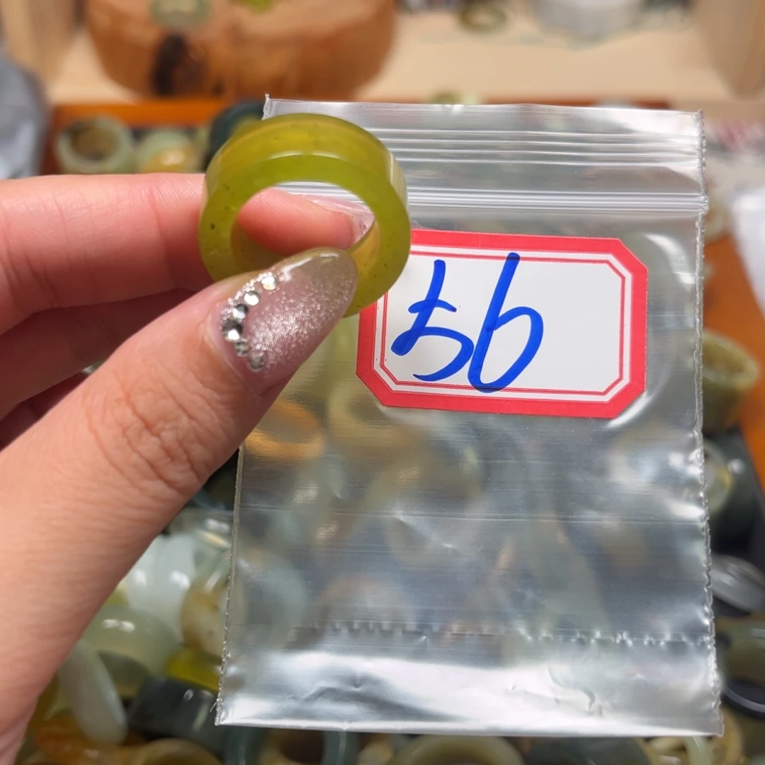 海***水蛇纹石玉未镶嵌珠宝奇石