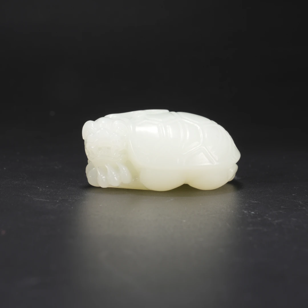 lot9和田玉羊脂龙龟把件