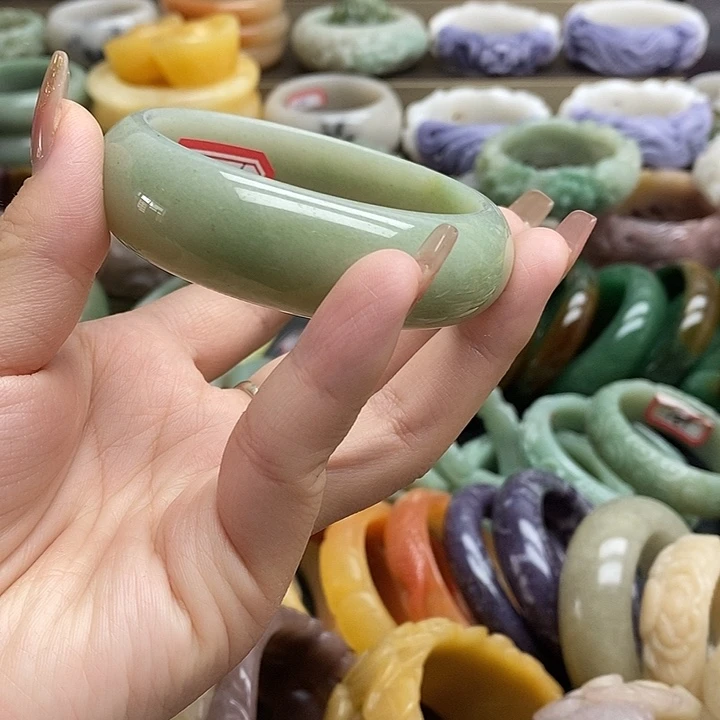 用***1石英质玉手镯未镶嵌