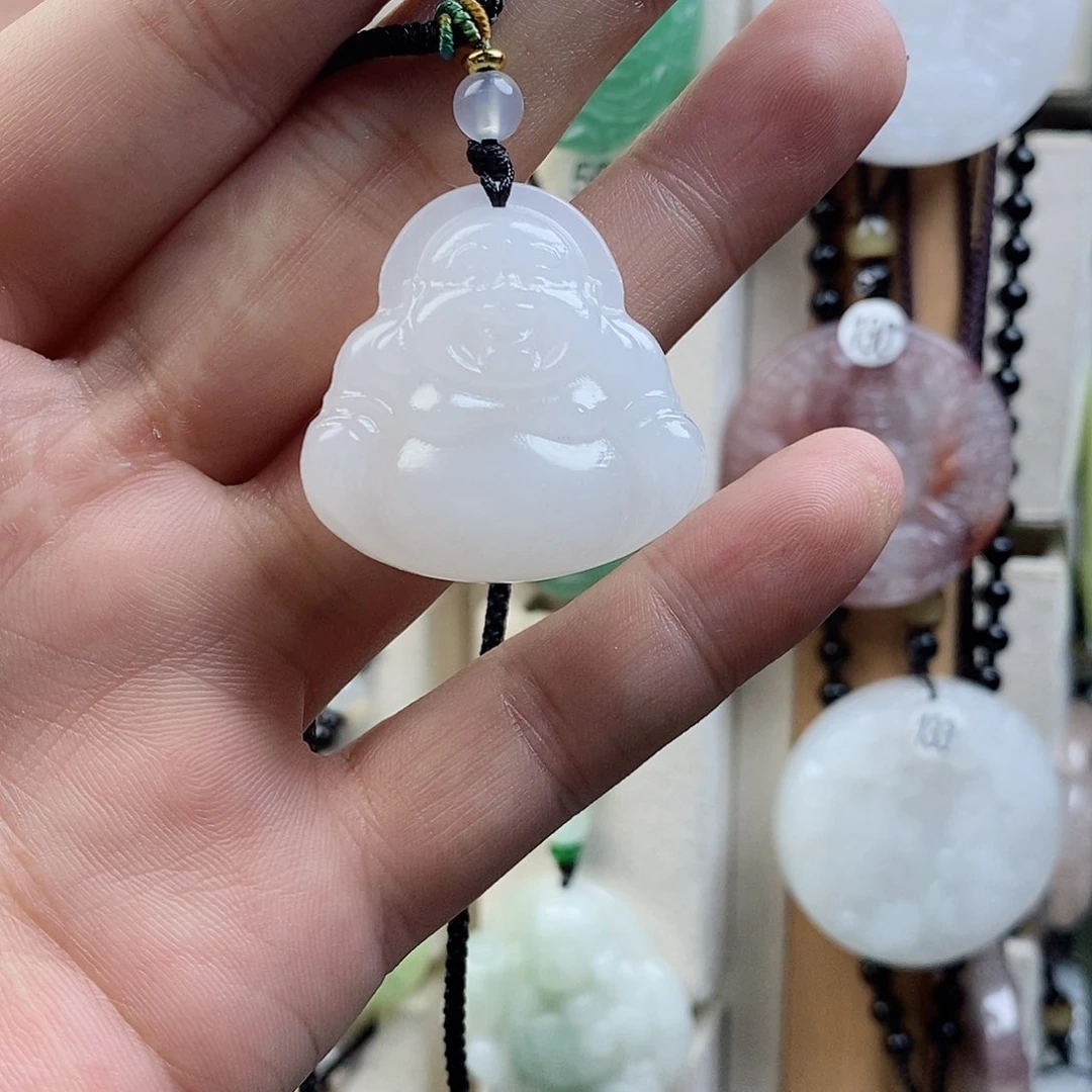 颈饰未镶嵌石英质玉（金丝玉）