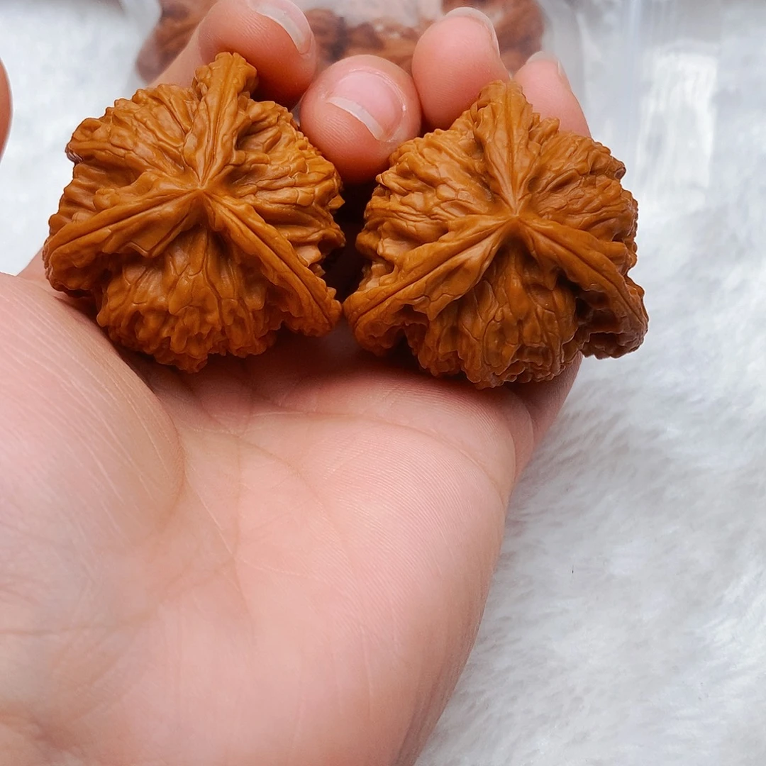 滇***茶文玩核桃吊坠三棱